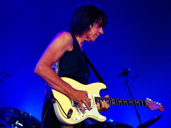 Blue Balls Festival 2006, Lucerne: Jeff Beck, Luzernersaal KKL, mercredi 26 juillet 2006. Jeff Beck (guitar), Randy Hope-Taylor (bass), Jason Rebello (keyboards), Vinnie Colaiuta (drums).