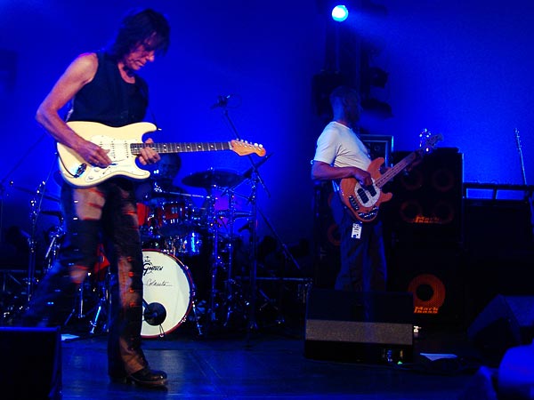 Blue Balls Festival 2006, Lucerne: Jeff Beck, Luzernersaal KKL, mercredi 26 juillet 2006. Jeff Beck (guitar), Randy Hope-Taylor (bass), Jason Rebello (keyboards), Vinnie Colaiuta (drums).