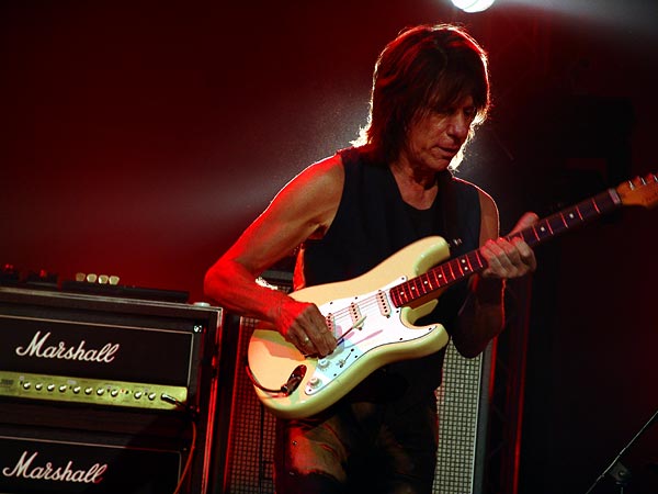 Blue Balls Festival 2006, Lucerne: Jeff Beck, Luzernersaal KKL, mercredi 26 juillet 2006. Jeff Beck (guitar), Randy Hope-Taylor (bass), Jason Rebello (keyboards), Vinnie Colaiuta (drums).