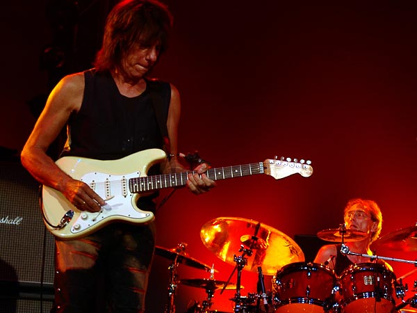 Blue Balls Festival 2006, Lucerne: Jeff Beck, Luzernersaal KKL, mercredi 26 juillet 2006. Jeff Beck (guitar), Randy Hope-Taylor (bass), Jason Rebello (keyboards), Vinnie Colaiuta (drums).