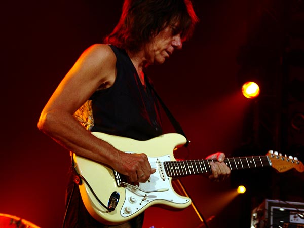 Blue Balls Festival 2006, Lucerne: Jeff Beck, Luzernersaal KKL, mercredi 26 juillet 2006. Jeff Beck (guitar), Randy Hope-Taylor (bass), Jason Rebello (keyboards), Vinnie Colaiuta (drums).