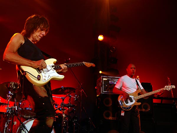 Blue Balls Festival 2006, Lucerne: Jeff Beck, Luzernersaal KKL, mercredi 26 juillet 2006. Jeff Beck (guitar), Randy Hope-Taylor (bass), Jason Rebello (keyboards), Vinnie Colaiuta (drums).