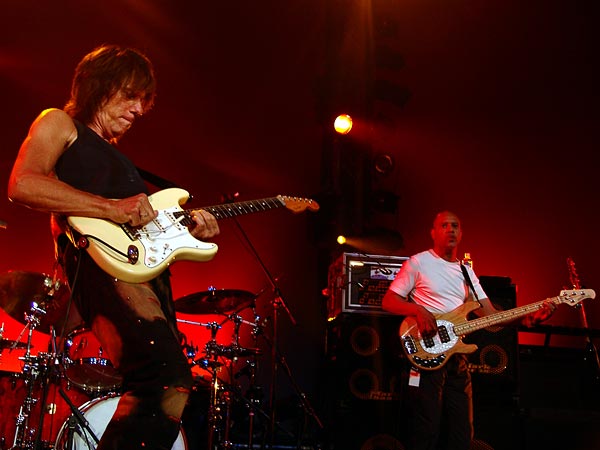 Blue Balls Festival 2006, Lucerne: Jeff Beck, Luzernersaal KKL, mercredi 26 juillet 2006. Jeff Beck (guitar), Randy Hope-Taylor (bass), Jason Rebello (keyboards), Vinnie Colaiuta (drums).