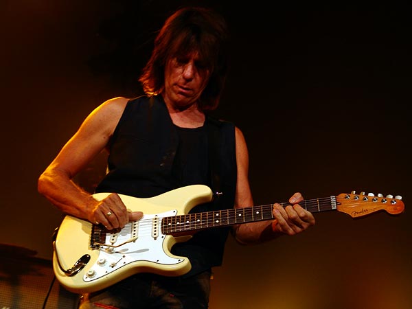 Blue Balls Festival 2006, Lucerne: Jeff Beck, Luzernersaal KKL, mercredi 26 juillet 2006. Jeff Beck (guitar), Randy Hope-Taylor (bass), Jason Rebello (keyboards), Vinnie Colaiuta (drums).