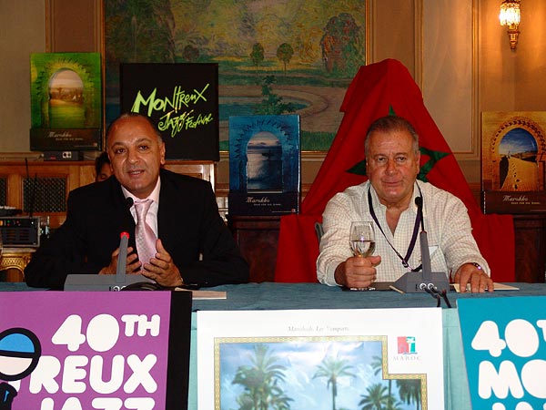 Montreux Jazz Festival 2006: signature d'un accord de partenariat entre le MJF et la ville de Marrakech pour l'organisation d'un Montreux Jazz Festival in Marrakech dont la première édition aura lieu en novembre 2006, dimanche 9 juillet, Montreux Palace. Délégation marocaine: Kamal Bensouda (Directeur général d'Atlas Hospitality), Abdelali Doumou (Président de la Région de Marrakech), Omar Jazouli (Maire de Marrakech), Abdellatif Kabbaj (Président du Conseil Régional du Tourisme), Abbès Azzouzi (Directeur général de l'Office National Marocain du Tourisme), Ali Chaoui (1er Vice-Président du Conseil Régional du Tourisme). Montreux Jazz Festival Foundation: Claude Nobs (Fondateur et Directeur), Me François Carrard (Président du Conseil de Fondation), Pierre Landolt (Vice-Président du Conseil de Fondation), Mathieu Jaton (Secrétaire Général). Invités: Laurent Wehrli (Municipal Economie, Culture et Tourisme, Commune de Montreux), Quincy Jones (producteur).