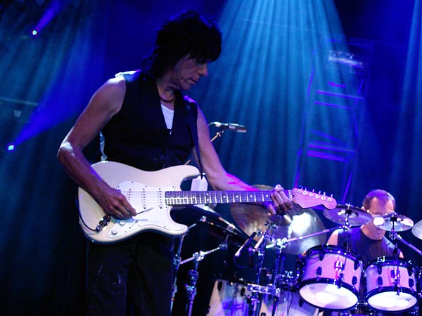 Montreux Jazz Festival 2007: Jeff Beck (feat. Vinnie Colaiuta on drums, Jason Rebello on keyboards and Tal Wilkenfeld on bass), July 15, Auditorium Stravinski