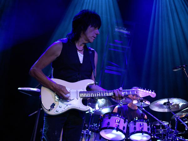 Montreux Jazz Festival 2007: Jeff Beck (feat. Vinnie Colaiuta on drums, Jason Rebello on keyboards and Tal Wilkenfeld on bass), July 15, Auditorium Stravinski