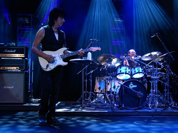 Montreux Jazz Festival 2007: Jeff Beck (feat. Vinnie Colaiuta on drums, Jason Rebello on keyboards and Tal Wilkenfeld on bass), July 15, Auditorium Stravinski