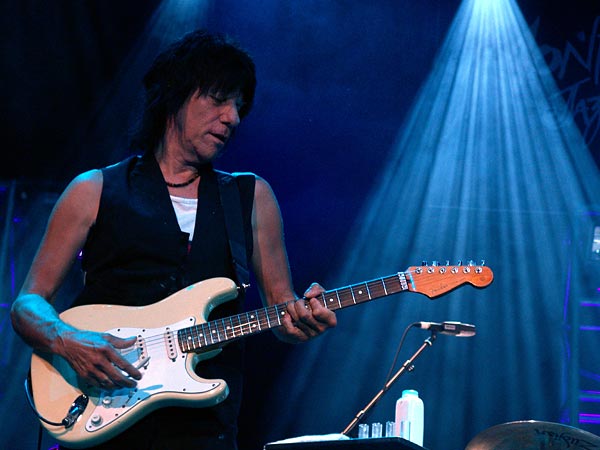 Montreux Jazz Festival 2007: Jeff Beck (feat. Vinnie Colaiuta on drums, Jason Rebello on keyboards and Tal Wilkenfeld on bass), July 15, Auditorium Stravinski