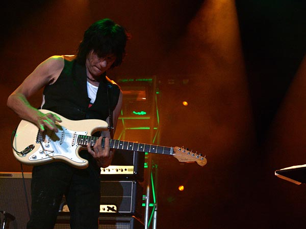 Montreux Jazz Festival 2007: Jeff Beck (feat. Vinnie Colaiuta on drums, Jason Rebello on keyboards and Tal Wilkenfeld on bass), July 15, Auditorium Stravinski