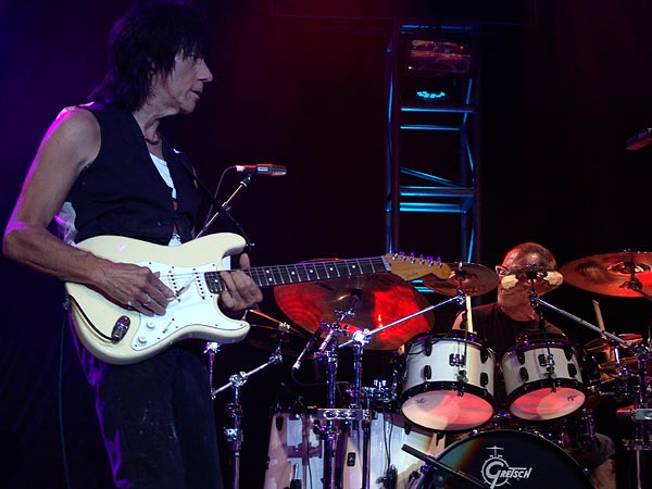 Montreux Jazz Festival 2007: Jeff Beck (feat. Vinnie Colaiuta on drums, Jason Rebello on keyboards and Tal Wilkenfeld on bass), July 15, Auditorium Stravinski