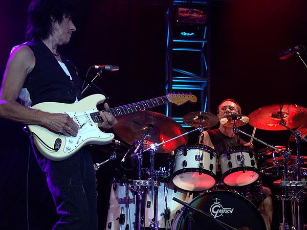 Montreux Jazz Festival 2007: Jeff Beck (feat. Vinnie Colaiuta on drums, Jason Rebello on keyboards and Tal Wilkenfeld on bass), July 15, Auditorium Stravinski