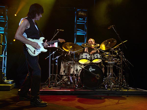 Montreux Jazz Festival 2007: Jeff Beck (feat. Vinnie Colaiuta on drums, Jason Rebello on keyboards and Tal Wilkenfeld on bass), July 15, Auditorium Stravinski