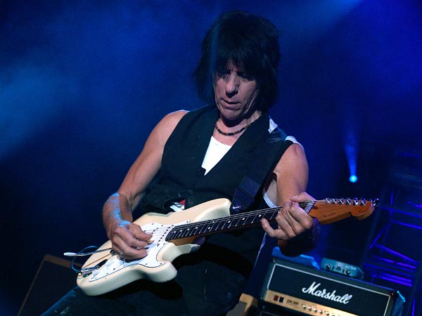 Montreux Jazz Festival 2007: Jeff Beck (feat. Vinnie Colaiuta on drums, Jason Rebello on keyboards and Tal Wilkenfeld on bass), July 15, Auditorium Stravinski