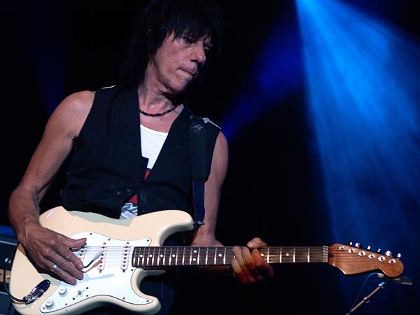 Montreux Jazz Festival 2007: Jeff Beck (feat. Vinnie Colaiuta on drums, Jason Rebello on keyboards and Tal Wilkenfeld on bass), July 15, Auditorium Stravinski