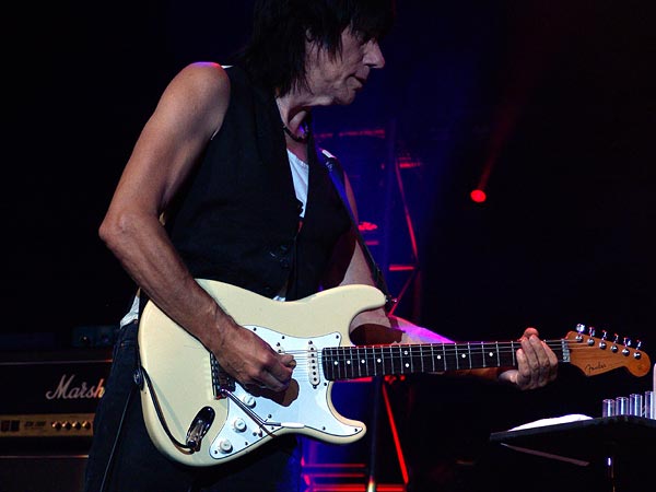 Montreux Jazz Festival 2007: Jeff Beck (feat. Vinnie Colaiuta on drums, Jason Rebello on keyboards and Tal Wilkenfeld on bass), July 15, Auditorium Stravinski