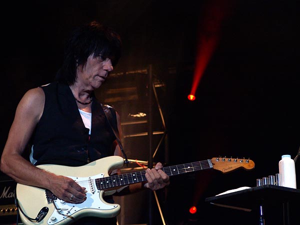 Montreux Jazz Festival 2007: Jeff Beck (feat. Vinnie Colaiuta on drums, Jason Rebello on keyboards and Tal Wilkenfeld on bass), July 15, Auditorium Stravinski