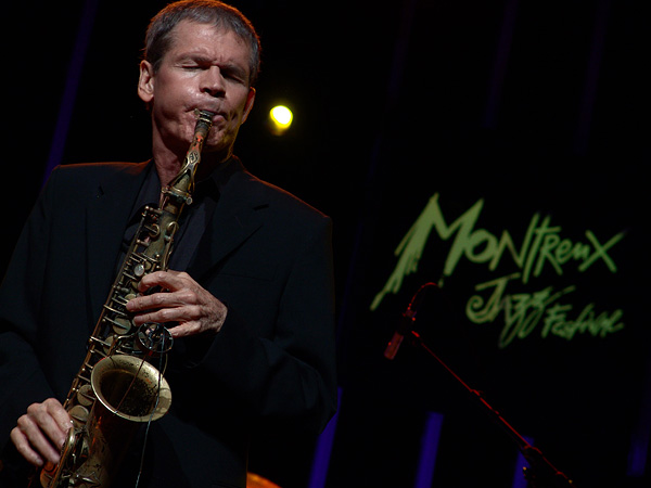 Montreux Jazz Festival 2009: David Sanborn, July 9, Auditorium Stravinski. David Sanborn alto sax, Gene Lake dms, Mike Pope bs, Nicky Moroch gt, Ricky Peterson kbds, Martin Jacobsen tenor sax, Nicolas Gardel tpt, Lionel Segui tb.