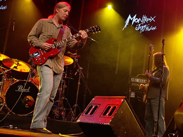 Montreux Jazz Festival 2009: Derek Trucks Band, July 9, Auditorium Stravinski. Derek Trucks gt, Todd Smallie bs, Yonrico Scott dms, Count M'Butu perc, Kofi Burbridge kbs, Mike Mattison voc.