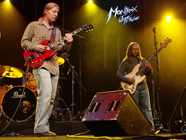 Montreux Jazz Festival 2009: Derek Trucks Band, July 9, Auditorium Stravinski. Derek Trucks gt, Todd Smallie bs, Yonrico Scott dms, Count M'Butu perc, Kofi Burbridge kbs, Mike Mattison voc.