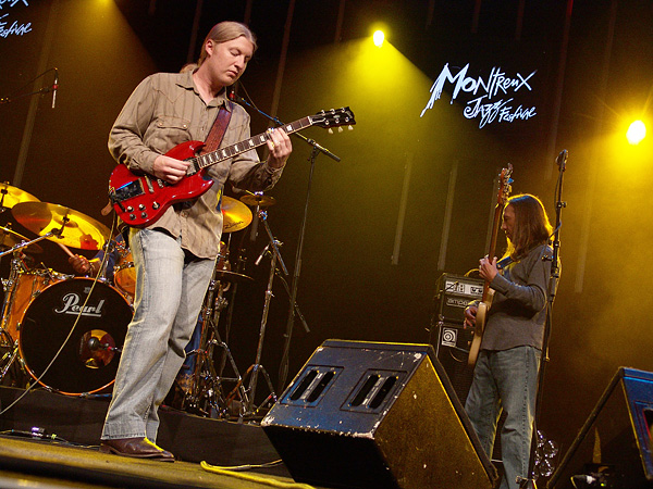 Montreux Jazz Festival 2009: Derek Trucks Band, July 9, Auditorium Stravinski. Derek Trucks gt, Todd Smallie bs, Yonrico Scott dms, Count M'Butu perc, Kofi Burbridge kbs, Mike Mattison voc.