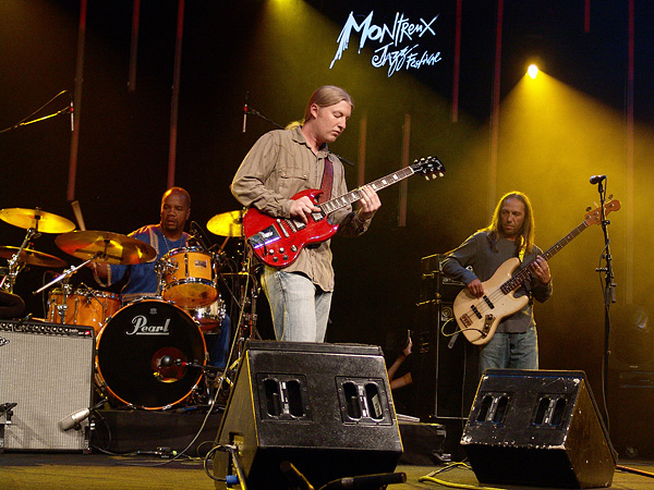 Montreux Jazz Festival 2009: Derek Trucks Band, July 9, Auditorium Stravinski. Derek Trucks gt, Todd Smallie bs, Yonrico Scott dms, Count M'Butu perc, Kofi Burbridge kbs, Mike Mattison voc.