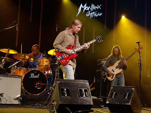 Montreux Jazz Festival 2009: Derek Trucks Band, July 9, Auditorium Stravinski. Derek Trucks gt, Todd Smallie bs, Yonrico Scott dms, Count M'Butu perc, Kofi Burbridge kbs, Mike Mattison voc.