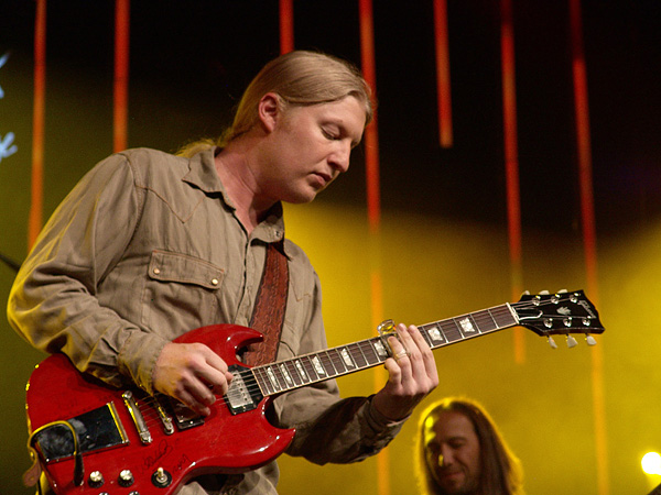 Montreux Jazz Festival 2009: Derek Trucks Band, July 9, Auditorium Stravinski. Derek Trucks gt, Todd Smallie bs, Yonrico Scott dms, Count M'Butu perc, Kofi Burbridge kbs, Mike Mattison voc.