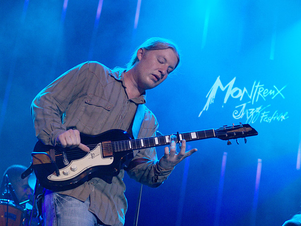 Montreux Jazz Festival 2009: Derek Trucks Band, July 9, Auditorium Stravinski. Derek Trucks gt, Todd Smallie bs, Yonrico Scott dms, Count M'Butu perc, Kofi Burbridge kbs, Mike Mattison voc.