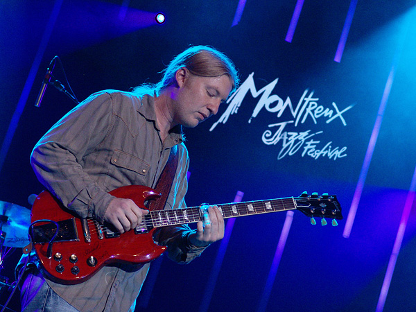 Montreux Jazz Festival 2009: Derek Trucks Band, July 9, Auditorium Stravinski. Derek Trucks gt, Todd Smallie bs, Yonrico Scott dms, Count M'Butu perc, Kofi Burbridge kbs, Mike Mattison voc.