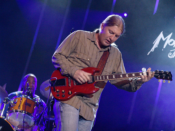 Montreux Jazz Festival 2009: Derek Trucks Band, July 9, Auditorium Stravinski. Derek Trucks gt, Todd Smallie bs, Yonrico Scott dms, Count M'Butu perc, Kofi Burbridge kbs, Mike Mattison voc.