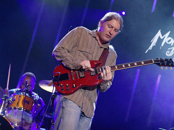 Montreux Jazz Festival 2009: Derek Trucks Band, July 9, Auditorium Stravinski. Derek Trucks gt, Todd Smallie bs, Yonrico Scott dms, Count M'Butu perc, Kofi Burbridge kbs, Mike Mattison voc.