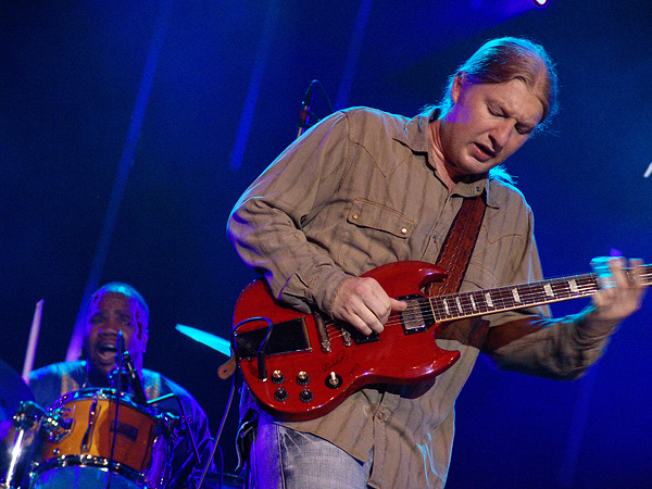 Montreux Jazz Festival 2009: Derek Trucks Band, July 9, Auditorium Stravinski. Derek Trucks gt, Todd Smallie bs, Yonrico Scott dms, Count M'Butu perc, Kofi Burbridge kbs, Mike Mattison voc.