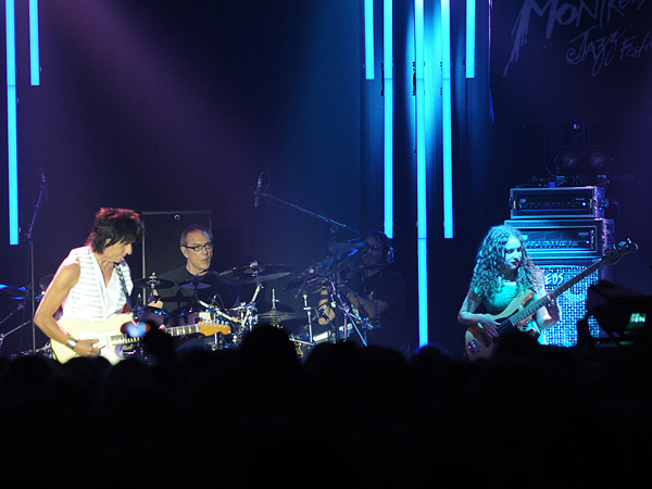 Montreux Jazz Festival 2009: Jeff Beck, July 17, Miles Davis Hall. Jeff Beck guitar, Tal Wilkenfeld bass, Jason Rebello keyboards, Vinnie Colaiuta drums.