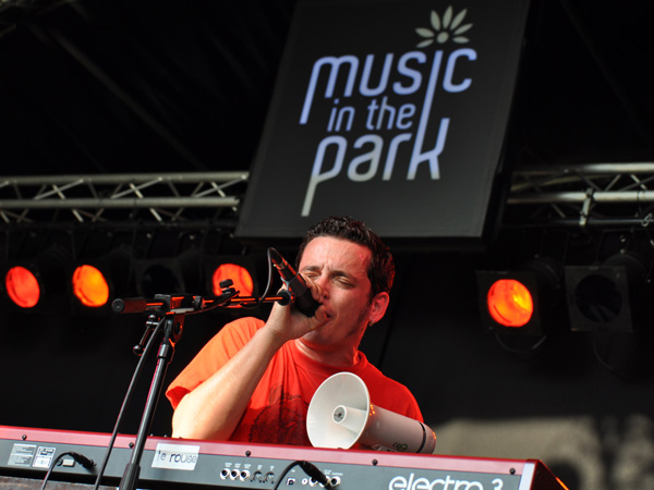 Montreux Jazz Festival 2010: The Sound of Fridge (garage flash punk from Switzerland), July 2, Music in the Park (Parc Vernex). Winners of the Tremplin Lémanique Rock 2009.