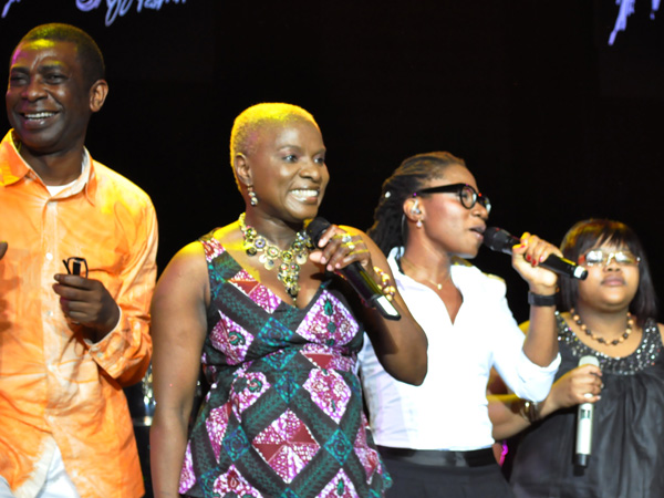 Montreux Jazz Festival 2010: Angélique Kidjo and Friends (feat. Baaba Maal, Asa, Vusi Mahlasela, Sayon Bamba Camara, Zamo Mbutho, Stella Khumalo, Faith Kekana, Youssou N'Dour), July 9, Auditorium Stravinski. Angélique Kidjo célèbre Mama Africa: hommage à Myriam Makeba.