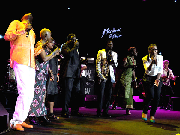 Montreux Jazz Festival 2010: Angélique Kidjo and Friends (feat. Baaba Maal, Asa, Vusi Mahlasela, Sayon Bamba Camara, Zamo Mbutho, Stella Khumalo, Faith Kekana, Youssou N'Dour), July 9, Auditorium Stravinski. Angélique Kidjo célèbre Mama Africa: hommage à Myriam Makeba.