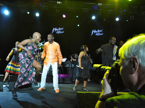 Montreux Jazz Festival 2010: Angélique Kidjo and Friends (feat. Baaba Maal, Asa, Vusi Mahlasela, Sayon Bamba Camara, Zamo Mbutho, Stella Khumalo, Faith Kekana, Youssou N'Dour), July 9, Auditorium Stravinski. Angélique Kidjo célèbre Mama Africa: hommage à Myriam Makeba.