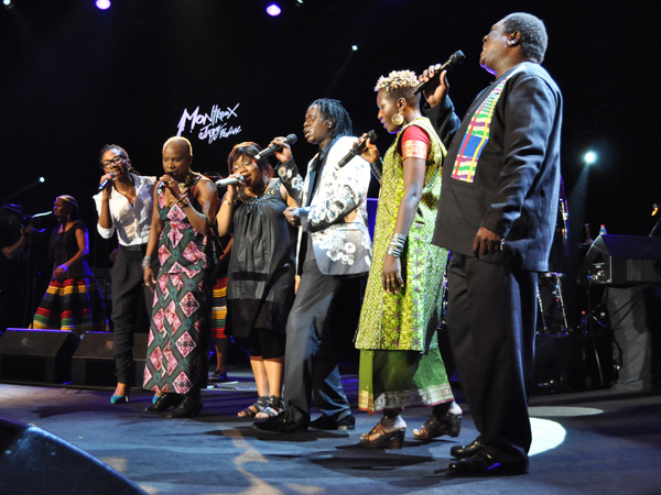 Montreux Jazz Festival 2010: Angélique Kidjo and Friends (feat. Baaba Maal, Asa, Vusi Mahlasela, Sayon Bamba Camara, Zamo Mbutho, Stella Khumalo, Faith Kekana, Youssou N'Dour), July 9, Auditorium Stravinski. Angélique Kidjo célèbre Mama Africa: hommage à Myriam Makeba.