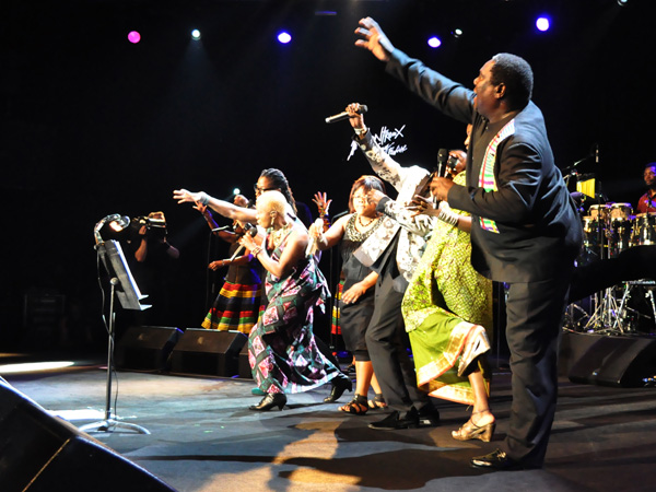 Montreux Jazz Festival 2010: Angélique Kidjo and Friends (feat. Baaba Maal, Asa, Vusi Mahlasela, Sayon Bamba Camara, Zamo Mbutho, Stella Khumalo, Faith Kekana, Youssou N'Dour), July 9, Auditorium Stravinski. Angélique Kidjo célèbre Mama Africa: hommage à Myriam Makeba.