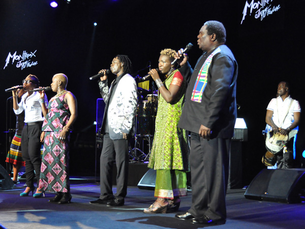 Montreux Jazz Festival 2010: Angélique Kidjo and Friends (feat. Baaba Maal, Asa, Vusi Mahlasela, Sayon Bamba Camara, Zamo Mbutho, Stella Khumalo, Faith Kekana, Youssou N'Dour), July 9, Auditorium Stravinski. Angélique Kidjo célèbre Mama Africa: hommage à Myriam Makeba.