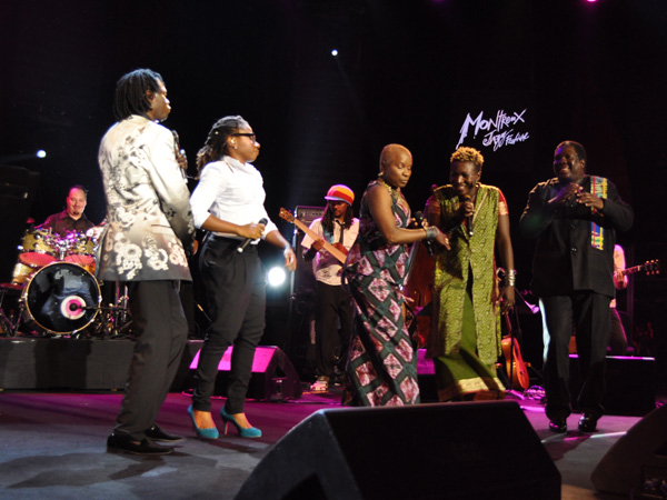 Montreux Jazz Festival 2010: Angélique Kidjo and Friends (feat. Baaba Maal, Asa, Vusi Mahlasela, Sayon Bamba Camara, Zamo Mbutho, Stella Khumalo, Faith Kekana, Youssou N'Dour), July 9, Auditorium Stravinski. Angélique Kidjo célèbre Mama Africa: hommage à Myriam Makeba.