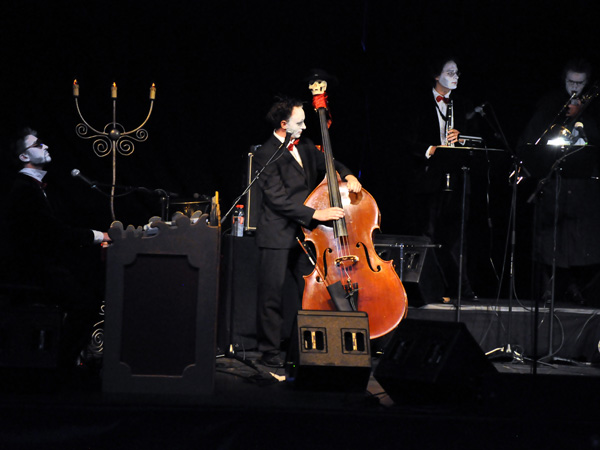 Montreux Jazz Festival 2010: Mac Abbé et le Zombi Orchestra (chanson française, St-Etienne), July 16, Music in the Park (Parc Vernex).