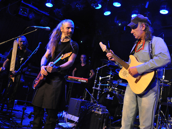 Prog'Résiste Convention, Spirit of 66, Verviers (Belgium), Sunday, October 10, 2010. Francis Décamps (Ange, Gens de la Lune) rejoint Lazuli pour «Cap'taine Coeur de Miel»...