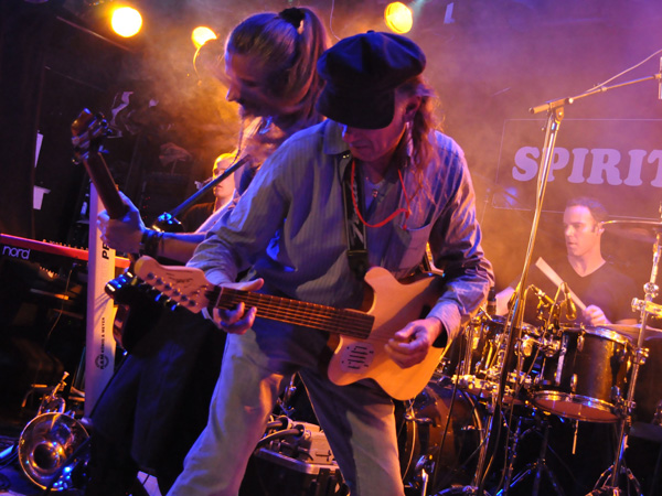 Prog'Résiste Convention, Spirit of 66, Verviers (Belgium), Sunday, October 10, 2010. Francis Décamps (Ange, Gens de la Lune) rejoint Lazuli pour «Cap'taine Coeur de Miel»...