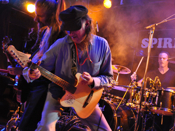 Prog'Résiste Convention, Spirit of 66, Verviers (Belgium), Sunday, October 10, 2010. Francis Décamps (Ange, Gens de la Lune) rejoint Lazuli pour «Cap'taine Coeur de Miel»...