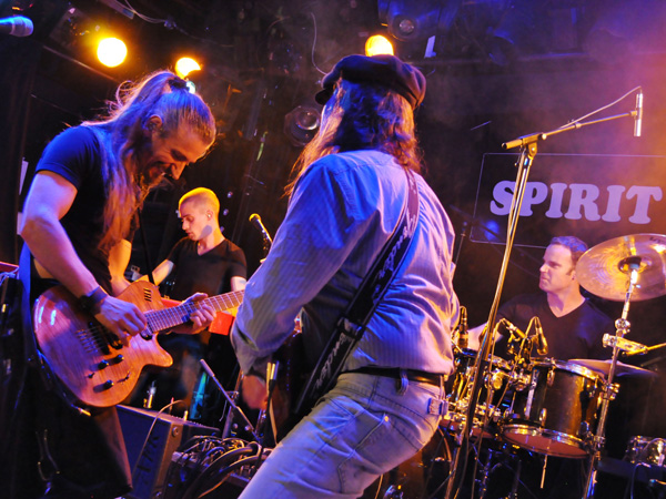 Prog'Résiste Convention, Spirit of 66, Verviers (Belgium), Sunday, October 10, 2010. Francis Décamps (Ange, Gens de la Lune) rejoint Lazuli pour «Cap'taine Coeur de Miel»...