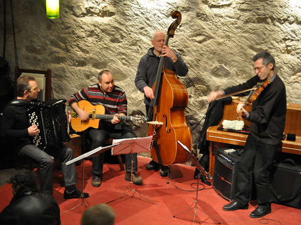 Les Manouches Tsé-Tsé rendent hommage à Django Reinhardt, Caveau du Coeur d'Or, Chexbres, samedi 22 janvier 2011.