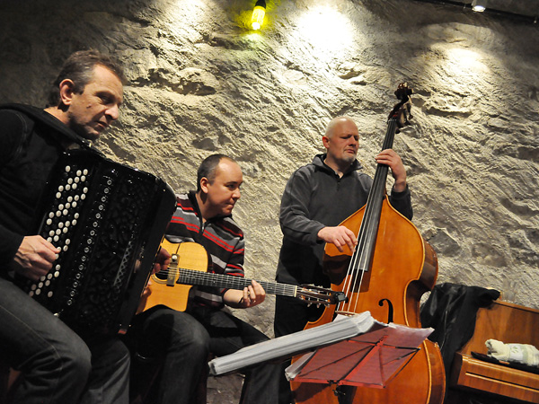 Les Manouches Tsé-Tsé rendent hommage à Django Reinhardt, Caveau du Coeur d'Or, Chexbres, samedi 22 janvier 2011.