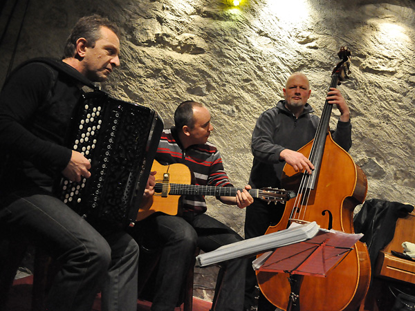 Les Manouches Tsé-Tsé rendent hommage à Django Reinhardt, Caveau du Coeur d'Or, Chexbres, samedi 22 janvier 2011.